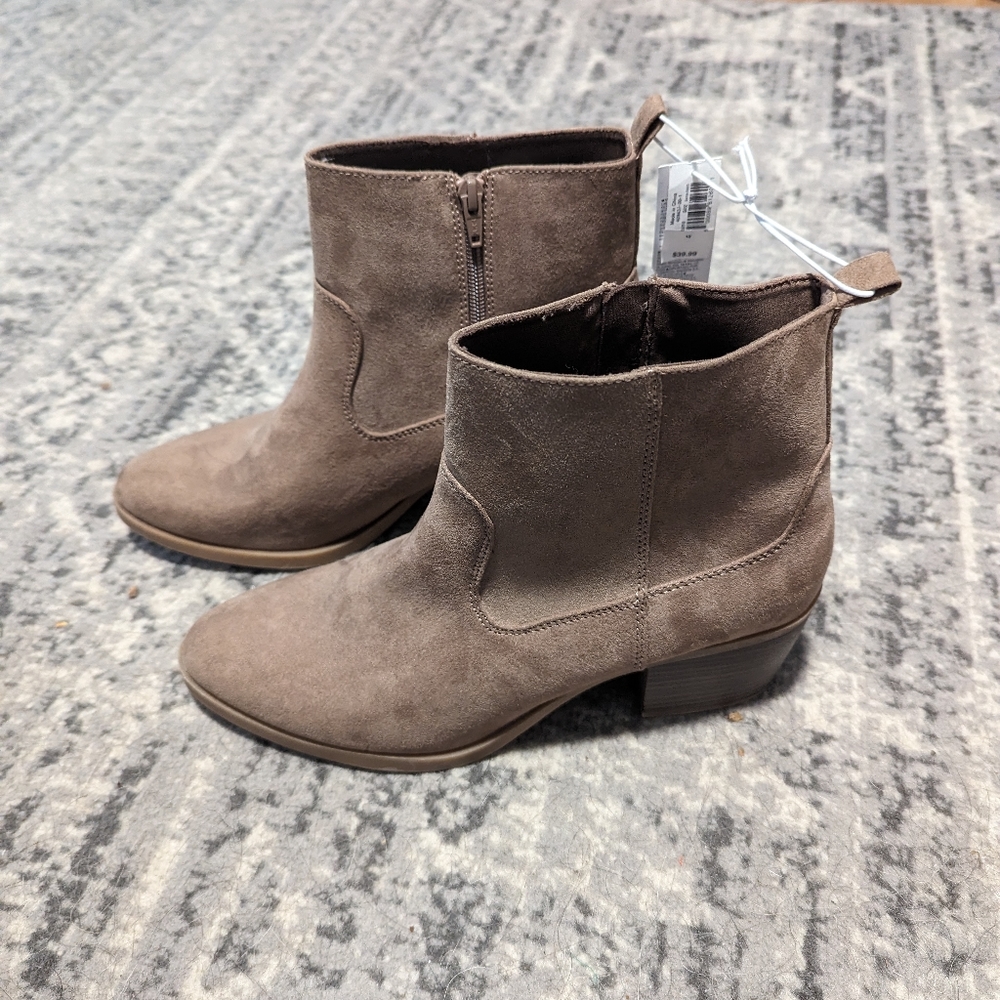 NWT Suede Booties 🤎🍂 - Picture 3 of 7